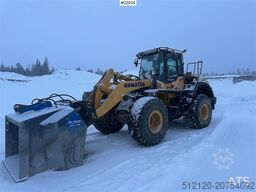 Komatsu WA380-7 wheel loader w/ bucket, scale, summer and