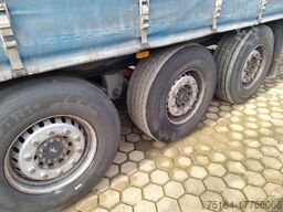 Schmitz Cargobull S01 mit Stapleraufnahme