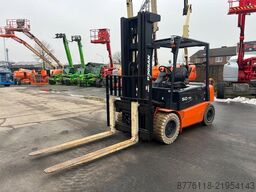 Doosan B50X5 5T 6m Triplex non-marking (1840)