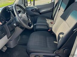 Mercedes-Benz Sprinter 316CDI Box truck w/ Lift. 115,000 km.