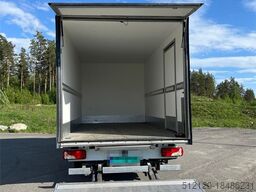 Mercedes-Benz Sprinter 316CDI Box truck w/ Lift. 115,000 km.