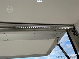 Mercedes-Benz Sprinter 316CDI Box truck w/ Lift. 115,000 km.