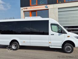 MERCEDES-BENZ 519  Allrad 4 x 4 Lagerfahrzeug Stock 20 Sitzer