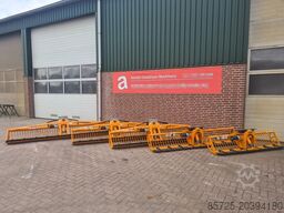 Grote vooraad maaikorfen