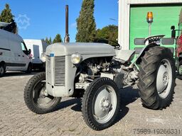 Diversen FERGUSON tractor