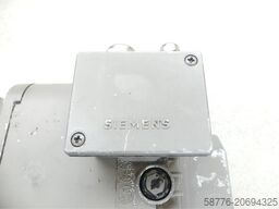 Siemens 1HU3101-0AC09-Z Motor SN: E7M84004703002 mit 1HU1052 20mVmin Tacho