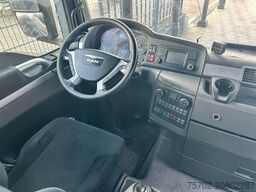 MAN TGX 26400 Roelofsen 12 Pferde
