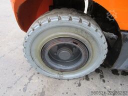 Doosan D25S-5 -Triplex-Freihub 4,75m + Seitenschieber