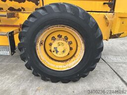 JCB 411