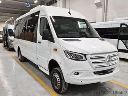 MERCEDES-BENZ 519  Allrad 4 x 4 Lagerfahrzeug Stock 20 Sitzer