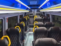 MERCEDES-BENZ 519  Allrad 4 x 4 Lagerfahrzeug Stock 20 Sitzer