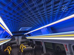 MERCEDES-BENZ 519  Allrad 4 x 4 Lagerfahrzeug Stock 20 Sitzer