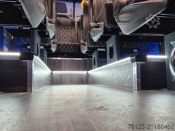 MERCEDES-BENZ 519  Allrad 4 x 4 Lagerfahrzeug Stock 20 Sitzer