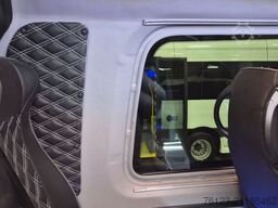 MERCEDES-BENZ 519  Allrad 4 x 4 Lagerfahrzeug Stock 20 Sitzer