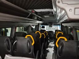 MERCEDES-BENZ 519  Allrad 4 x 4 Lagerfahrzeug Stock 20 Sitzer