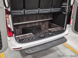 MERCEDES-BENZ 519  Allrad 4 x 4 Lagerfahrzeug Stock 20 Sitzer