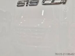 MERCEDES-BENZ 519  Allrad 4 x 4 Lagerfahrzeug Stock 20 Sitzer