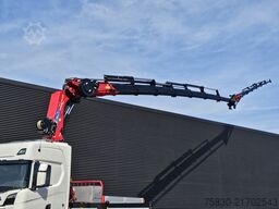 Scania R590 V8 8x2 / HMF 9520 - JIB - WINCH / TRACTOR