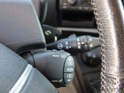 Renault D240 4X2 Bak met deuren 9 Klep 2.000 kg. Black ...