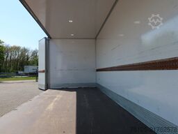 Renault D240 4X2 Bak met deuren 9 Klep 2.000 kg. Black ...