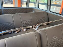 VOLKSWAGEN T 1 Samba mit Safarifenster