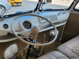 VOLKSWAGEN T 1 Samba mit Safarifenster