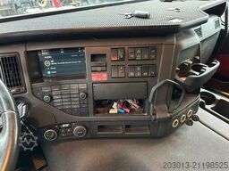 VOLVO 450 8x4 Abrollkipper MEILLER Kran PENZ 17L8.50R