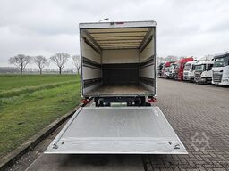 MERCEDES-BENZ SPRINTER 319 Bakwagen Laadklep!