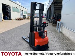 Toyota SWE 120 / Akku neu / 95 Std.!