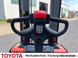 Toyota SWE 120 / Akku neu / 95 Std.!