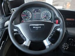 MAN TGX 35.480 8X4-4BL/ MANUAL/ 26T HOOK/ HYVA LIFT/