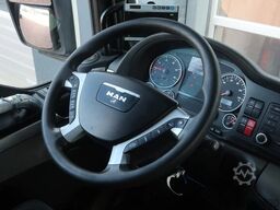 MAN TGX 35.480 8X4-4BL/ MANUAL/ 26T HOOK/ HYVA LIFT/