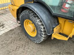 Caterpillar 906M