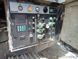 Komatsu BR380JG Jaw