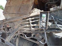 Komatsu BR380JG Jaw