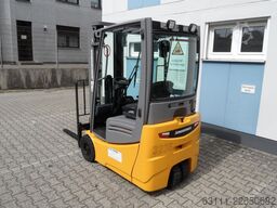 Jungheinrich EFG 215 - Triplex - Doppelpedal - wenig Stunden