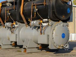 Used Watercooled chiller CARRIER 30HXC110 A0377 PEE 374 kW. 2008 yom