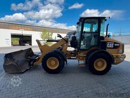 Caterpillar 908M / 1.554h / Gabel / Schaufel