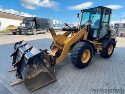 Caterpillar 908M / 1.554h / Gabel / Schaufel