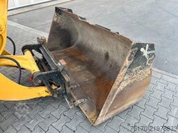 Caterpillar 908M / 1.554h / Gabel / Schaufel