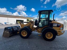 Caterpillar 908M / 2.644h / Gabel / Schaufel