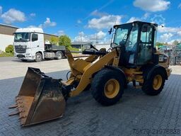Caterpillar 908M / 2.644h / Gabel / Schaufel