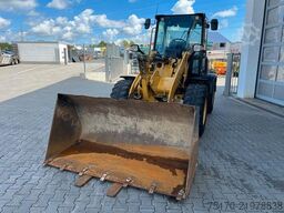 Caterpillar 908M / 2.644h / Gabel / Schaufel