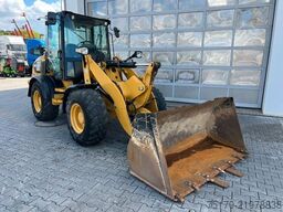 Caterpillar 908M / 2.644h / Gabel / Schaufel