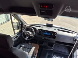 MERCEDES-BENZ 519  Allrad 4 x 4 Lagerfahrzeug Stock 20 Sitzer