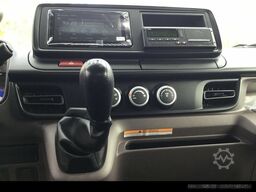 FUSO Canter 7C18 Hyva-Abrollkipper mit Container