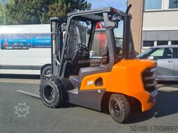 Doosan D30NXP mit Zwillingsbereifung