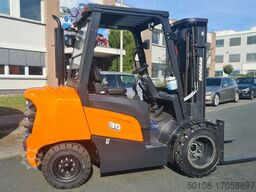Doosan D30NXP mit Zwillingsbereifung