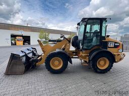 Caterpillar 908M / 3.000h / Gabel / Schaufel