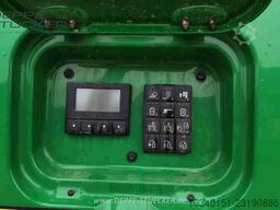 John Deere R975i